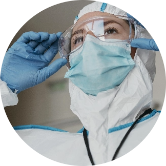 https://luciloavila.com.br/wp-content/uploads/2025/09/doctor-putting-protective-goggles@2x.png